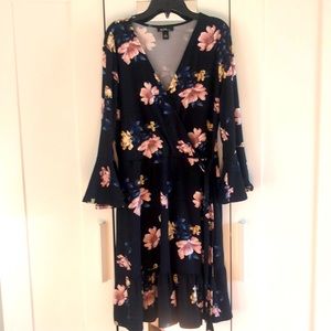 Black quarter sleeve dress with flowers
